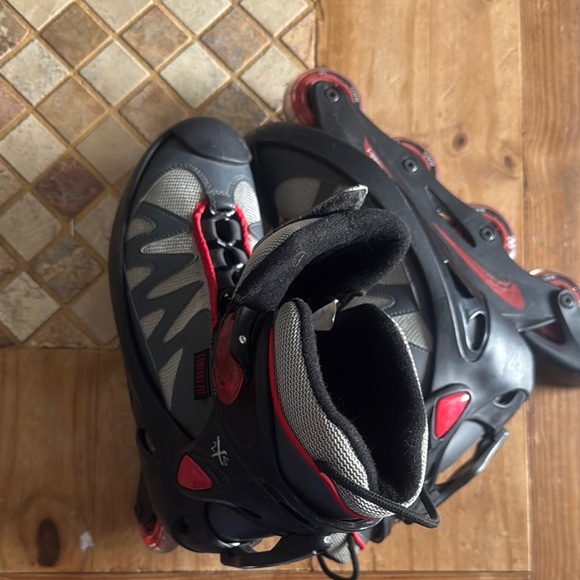 Black and Red Rollerblades - Picture 2 of 4